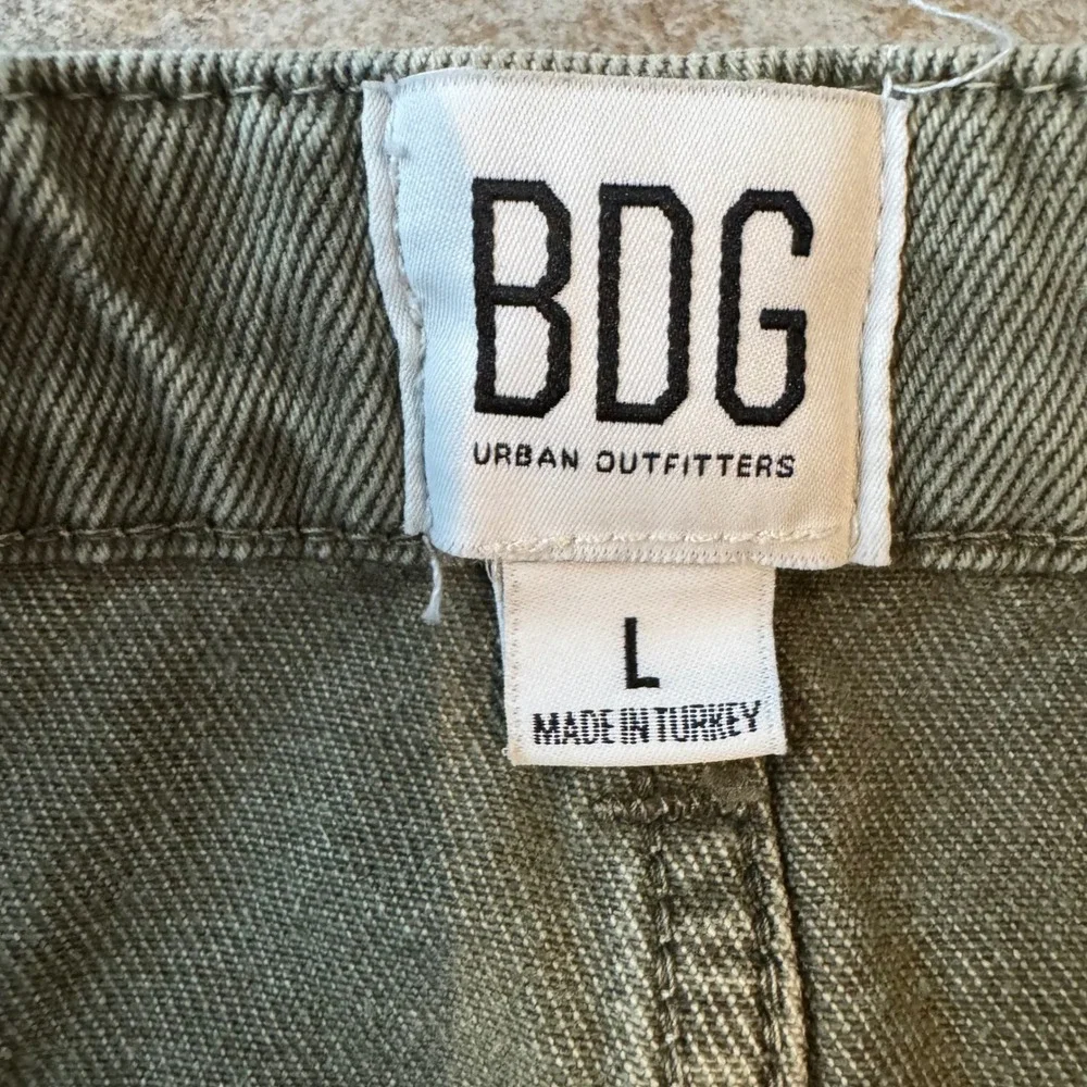 Urban Outfitters BDG Austin Olive Green Notched‎ Denim Mini Skirt Size Large